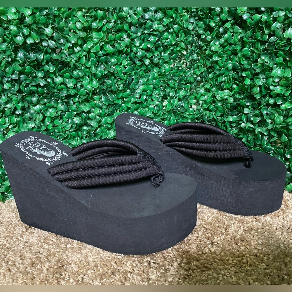 Wedge Flip Flops In Black